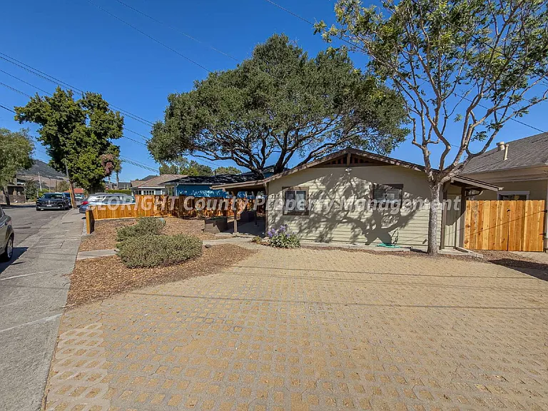 793 Pepper St — Photo 14