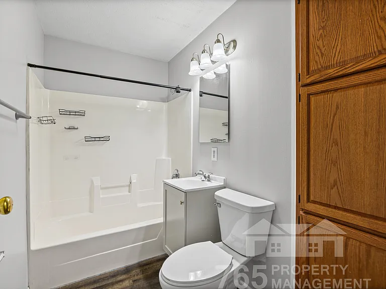 2533 Edgelea Dr — Photo 4