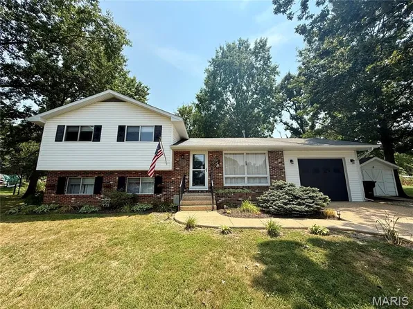 532 E James Blvd, Saint James, MO 65559