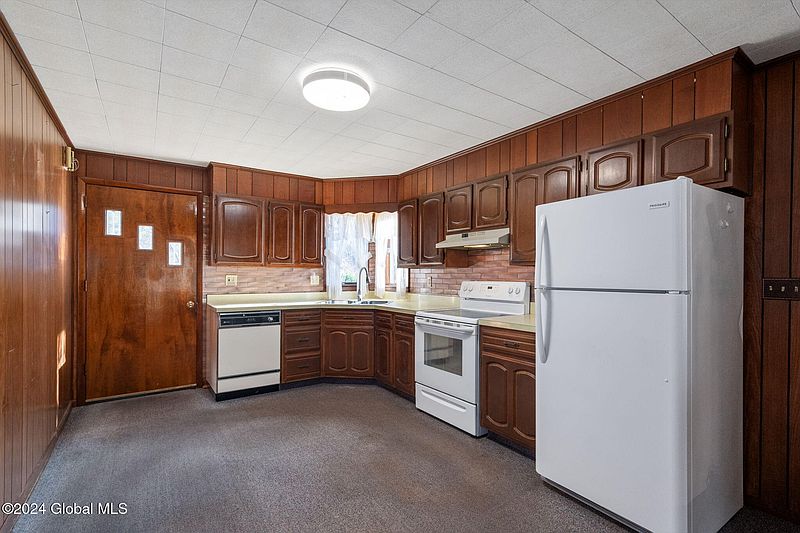 3rd image of 9492 Duanesburg Road