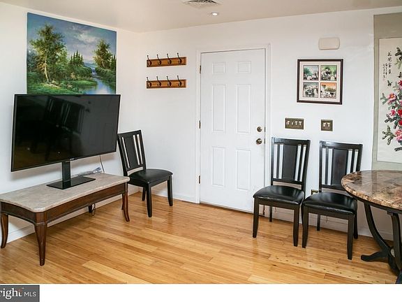 4th image of 714 S Camden Ave