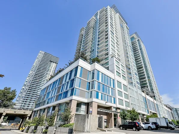 988 Quayside Dr #1005, New Westminster, BC V3M 6G2