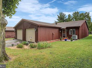 318 Stonegate Cir N, Chambersburg, PA 17201