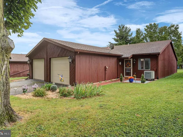 318 Stonegate Cir N, Chambersburg, PA 17201