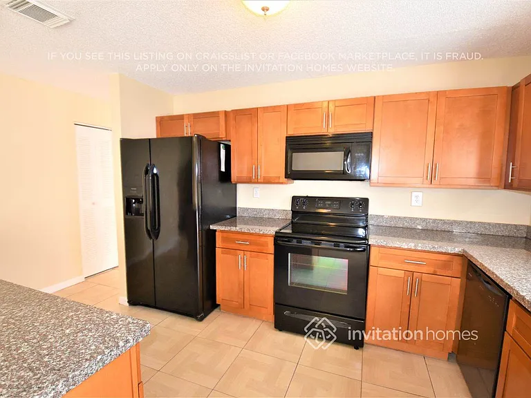 14710 Cedar Creek Pl — Photo 10
