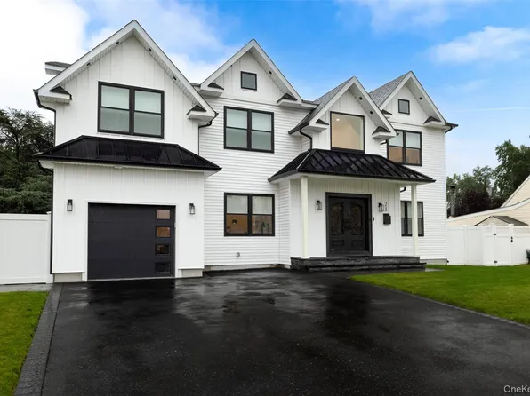 23 Faith Lane, Westbury, NY 11590