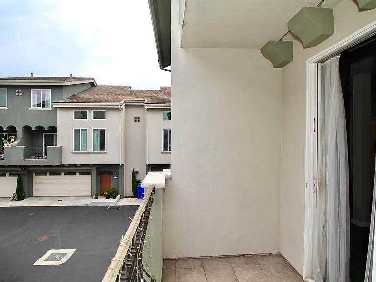 819 Estancia Ct — Photo 22