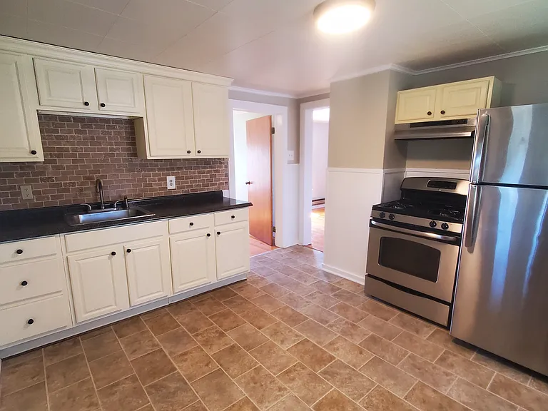 1607 Allen St — Photo 1