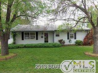 309 N Walnut St, Versailles, MO 65084