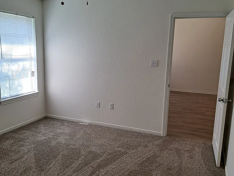 806 Redwood Ln — Photo 12
