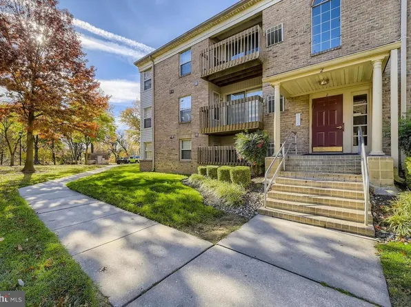 2 Cedar Valley Pl APT 302, Essex, MD 21221