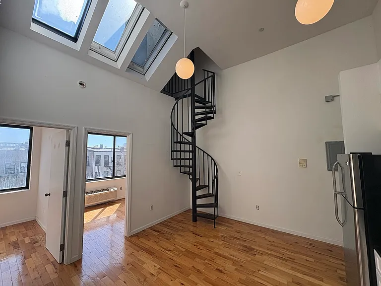326 Melrose St #4A — Photo 1