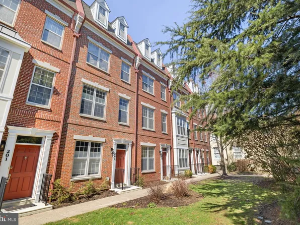 203 Surgeon Generals Ct, Philadelphia, PA 19146