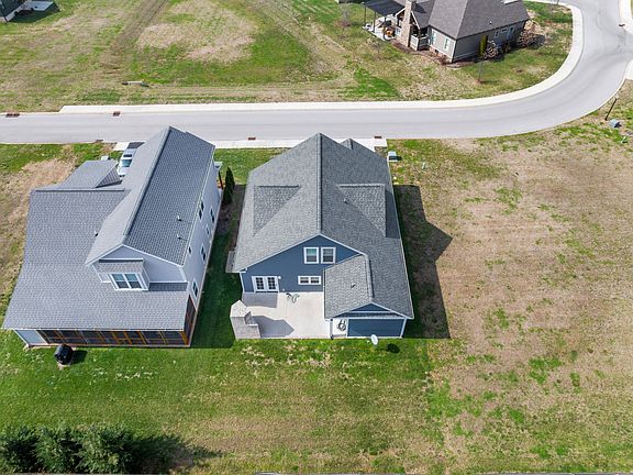3rd image of 203 Campfire Ct