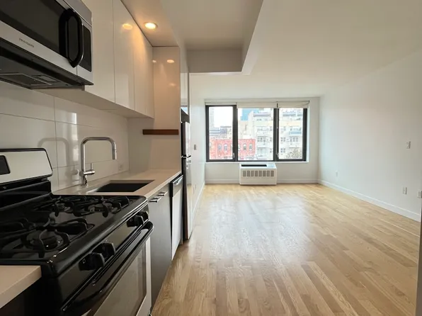 316 Bergen Street image 3 of 16
