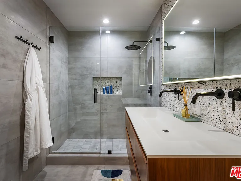 5749 Valley Oak Dr — Photo 28