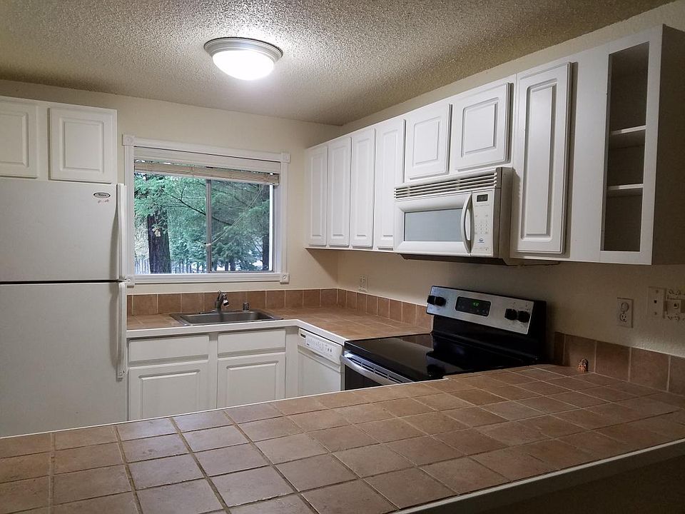 Kitchen with breakfast bar