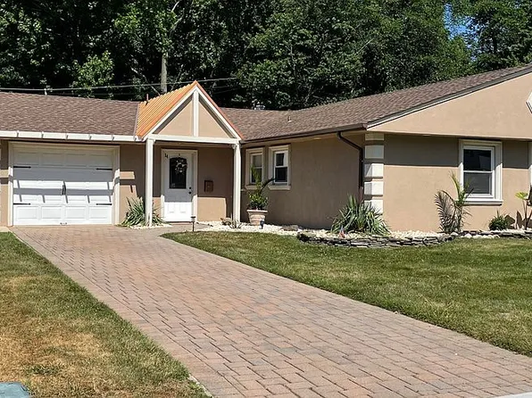 34 Courtland Ln, Aberdeen, NJ 07747