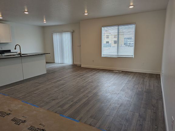 4th image of 1066 Regatta Ln