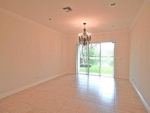 3rd image of 3330 Lakeside Dr