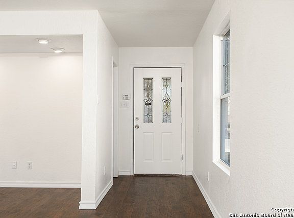 5th image of 2119 Sunview Post