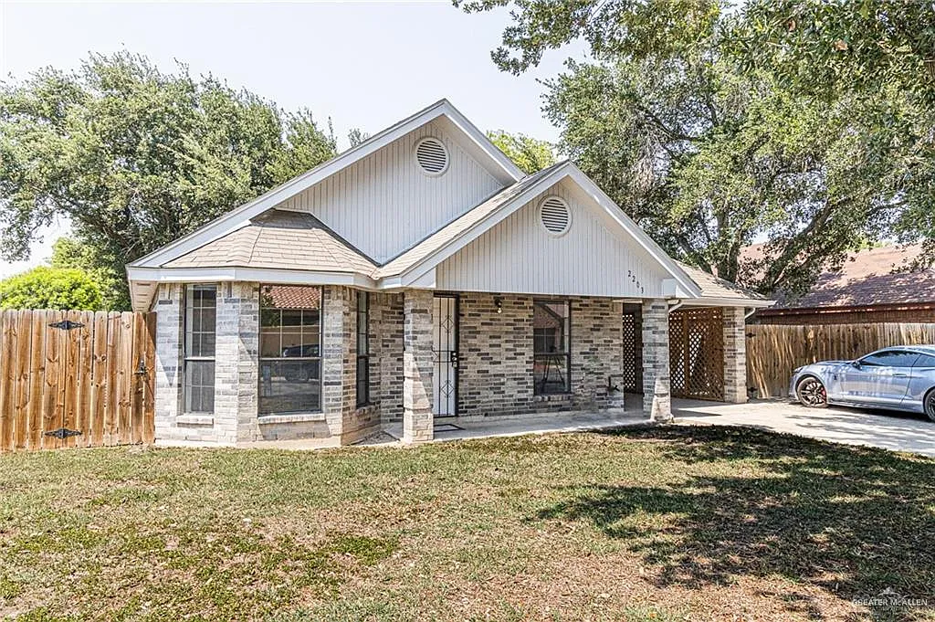 3 bed, 1.5 bath, 1032 sqft, $1,275 — Photo 1