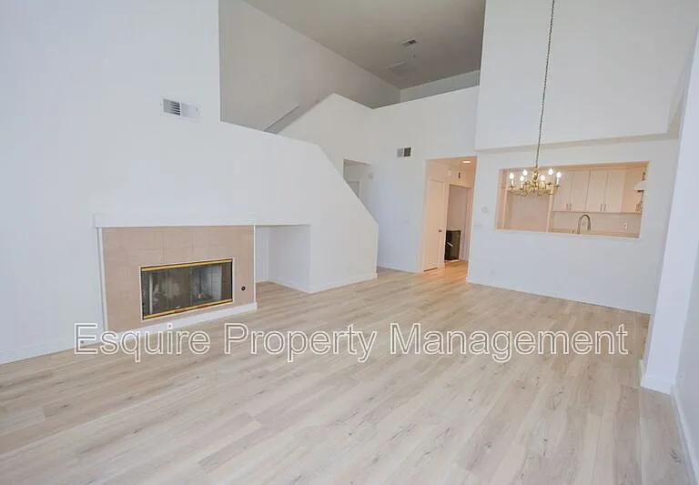 1159 Oyster Pl — Photo 2