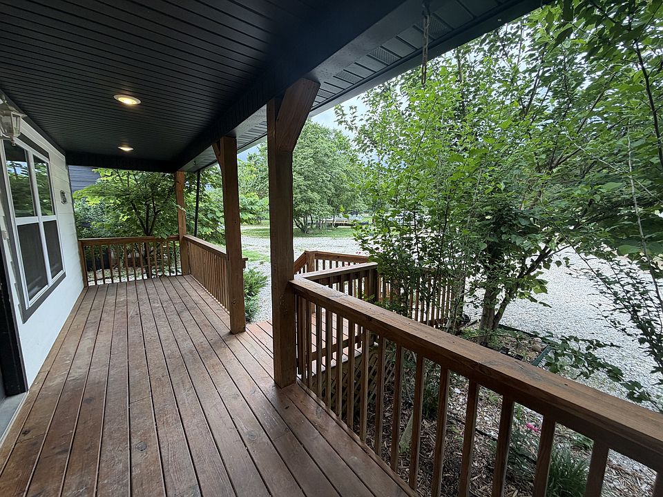 XL Front Porch North side