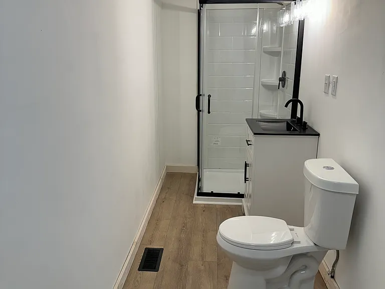 117 E Stephenson St #A — Photo 6