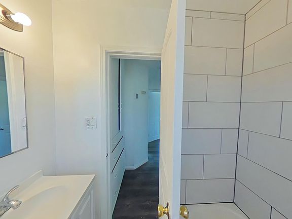 4th image of 1274 Genevieve St