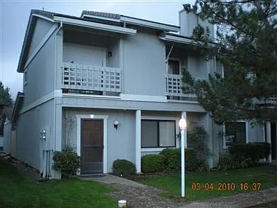 747 Saint Andrews Dr APT 2A photo 1