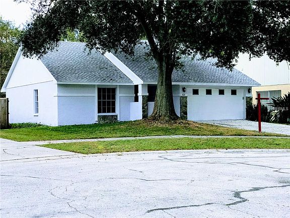 3rd image of 1527 High Knoll Dr
