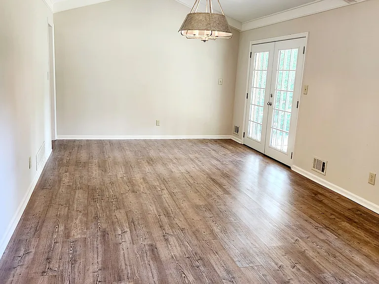 1482 Wesley Dr — Photo 22