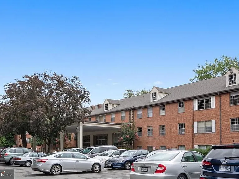 5301 Westbard Cir #419 — Photo 4