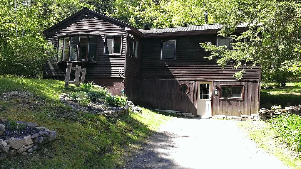 1352 S Chester Ave photo 1