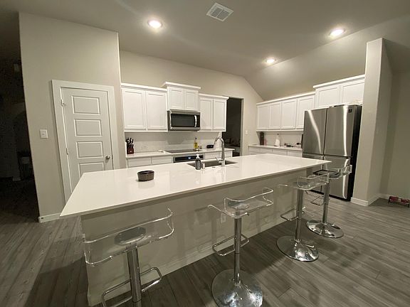 3rd image of 3250 Feller Ln