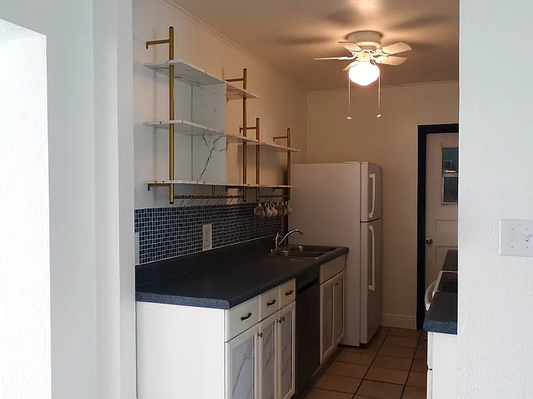 303 Georgetown Ave — Photo 22
