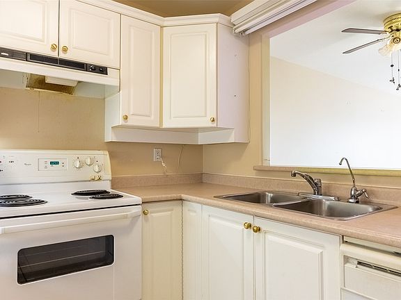 5th image of 120 Vernon Ave #311