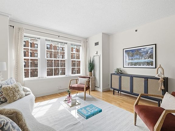 2nd image of 534 Beacon St APT 403