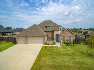 111 Sicily Dr, Centerton, AR 72719