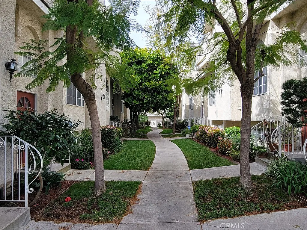 3 bed, 1254 sqft, $3,200 — Photo 4