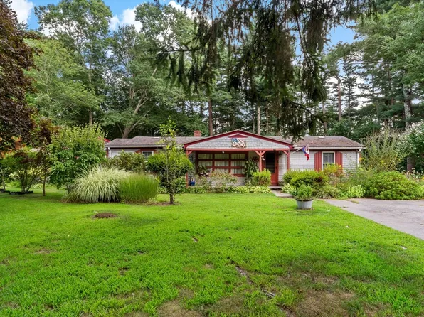 262 Peckham Rd, Acushnet, MA 02743