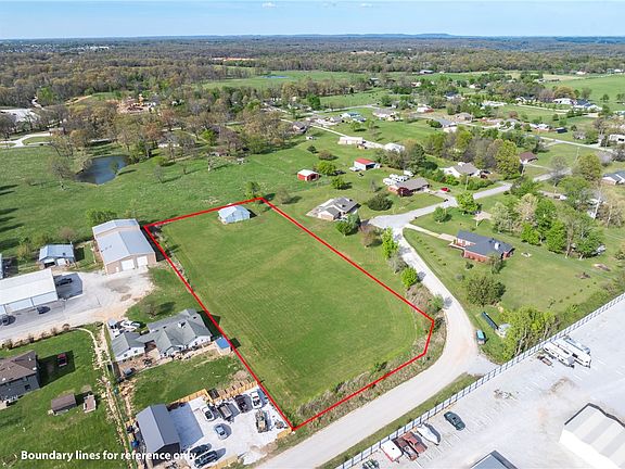2nd image of 1000 Jennifer Ln #6