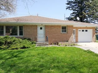 925 Pleasantview Dr, Storm Lake, IA 50588