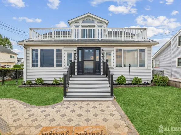 238 Shoreland Cir, Laurence Harbor, NJ 08879
