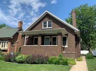 225 N Maple Ave, Elmhurst, IL 60126