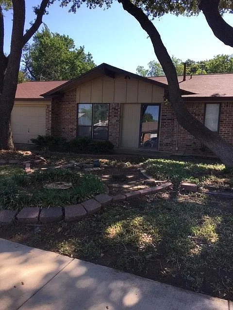 4 bed, 1845 sqft, $2,450 — Photo 2