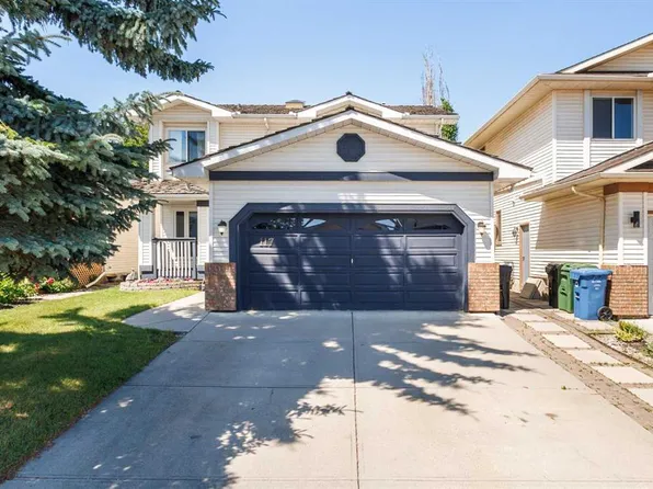 117 S Douglasbank Way SE, Calgary, AB T2Z 1W4