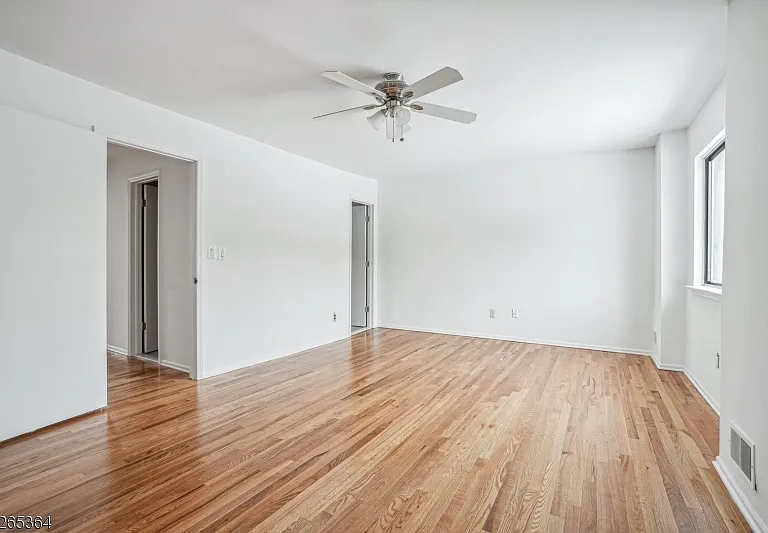 38 Park St #13D — Photo 11
