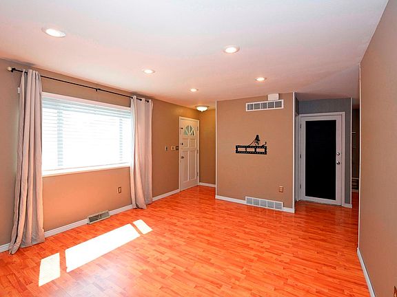 4th image of 4085 S Fox St